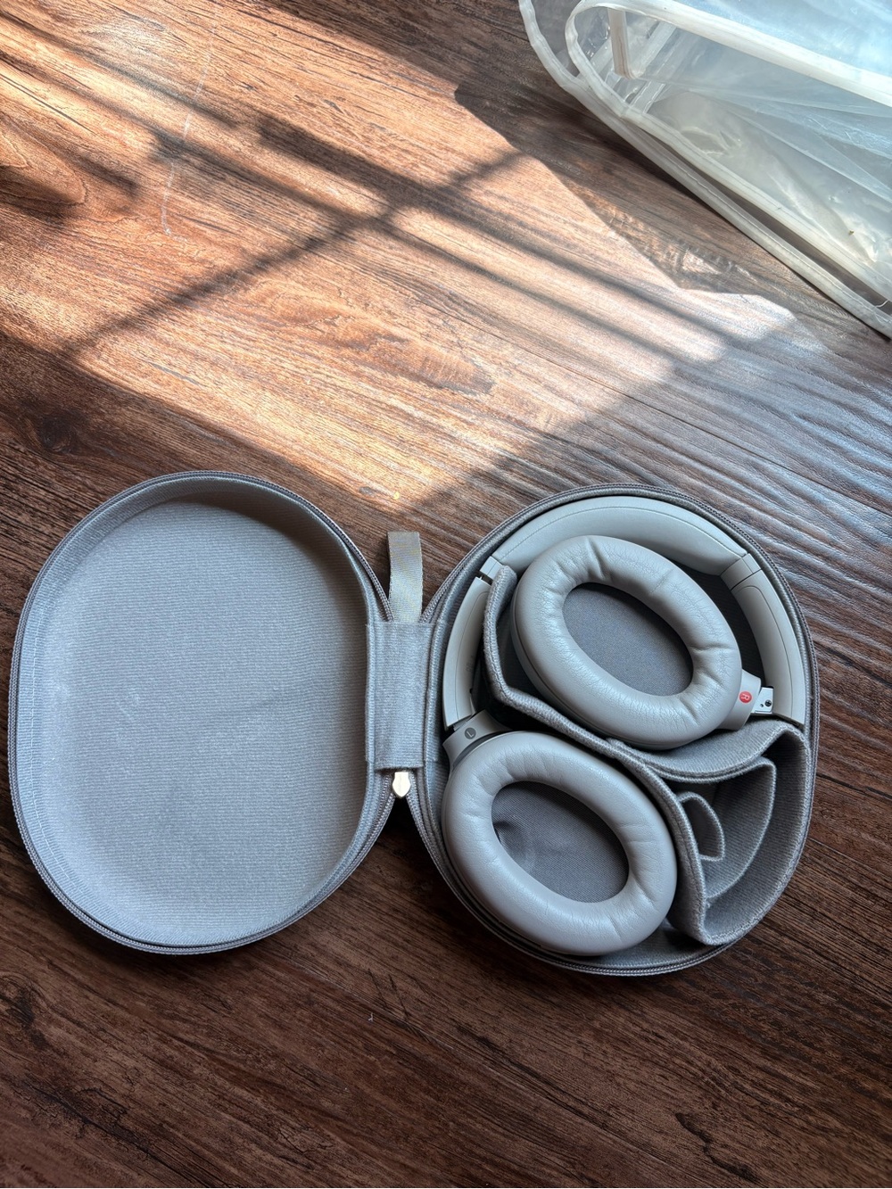 Sony WH-1000 MX4 Over-Ear Wireless Headphones in Light Gray with Travel Case